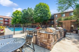 Fifteen98 in Naperville, IL - Foto de edificio - Building Photo