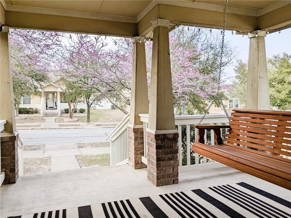 305 Lava Bed Dr in Pflugerville, TX - Foto de edificio
