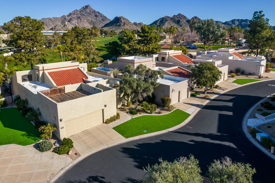 2626 E Arizona Biltmore Cir in Phoenix, AZ - Building Photo