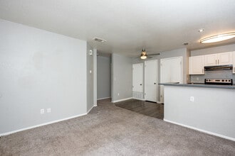 Sommerset in Vacaville, CA - Building Photo - Interior Photo