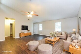 3240 Grand Central Dr in Snellville, GA - Foto de edificio - Building Photo
