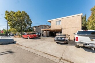 11231 Oxnard St-Unit -0007 in Los Angeles, CA - Foto de edificio - Building Photo