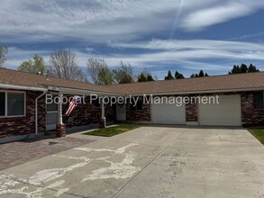 723 Travis Dr in Carson City, NV - Building Photo - Building Photo