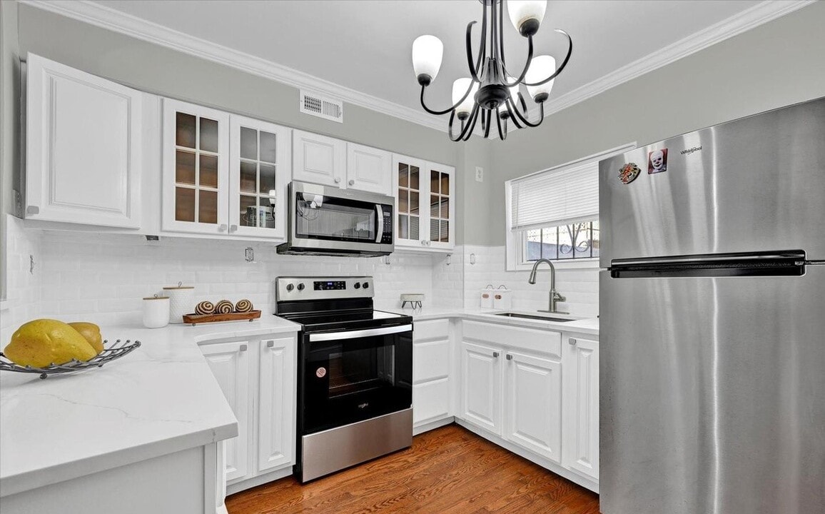 210 N Glover St in Baltimore, MD - Foto de edificio