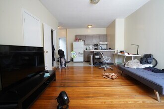 1120 Commonwealth Ave, Unit 11 in Boston, MA - Foto de edificio - Building Photo