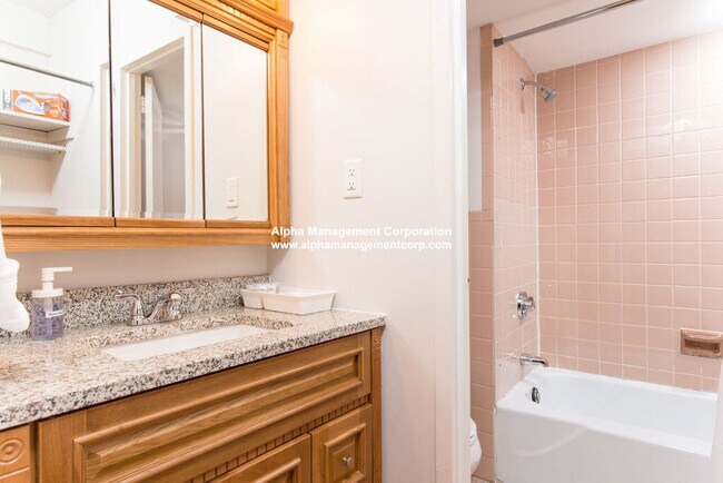 1110 Commonwealth Ave, Unit 616 in Boston, MA - Foto de edificio - Building Photo