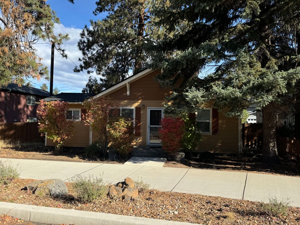 20360 Murphy Rd in Bend, OR - Building Photo