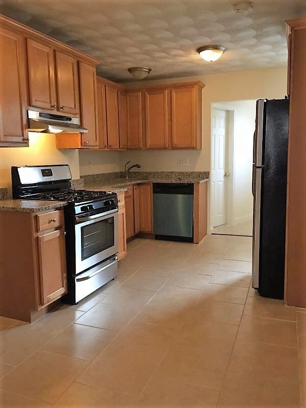 25 Chelsea St, Unit 3 in Boston, MA - Foto de edificio - Building Photo