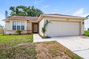 1063 Alpug Ave in Oviedo, FL - Building Photo
