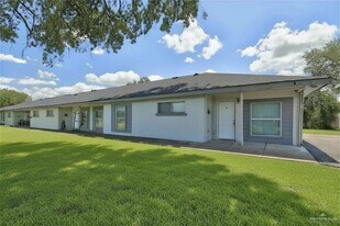 15 Valley View Dr in Weslaco, TX - Building Photo