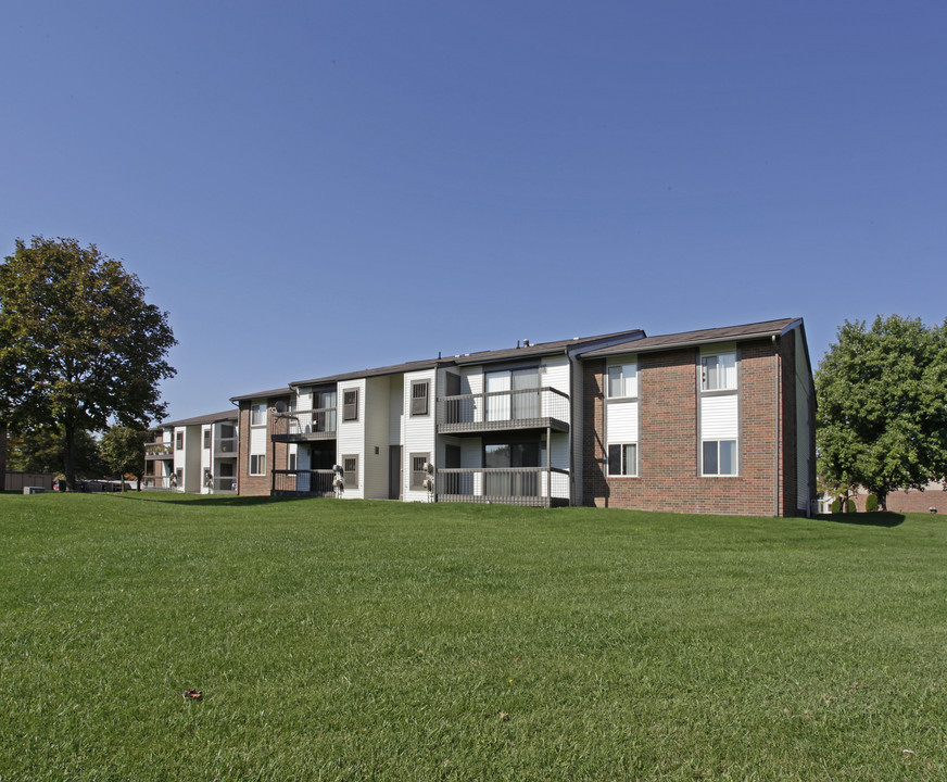 Woodside Apartments in Rochester Hills, MI - Foto de edificio