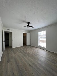 4910 Saxon Dr photo'