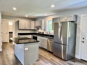 479 Norwich Ave, Unit 1 in Colchester, CT - Building Photo - Building Photo