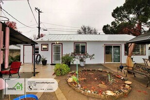 864 Loma St in Redding, CA - Building Photo