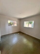 11322 Bessemer St in North Hollywood, CA - Foto de edificio - Building Photo