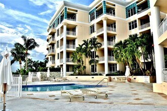 1 Century Ln in Miami Beach, FL - Foto de edificio - Building Photo