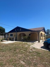 116 Yucatan Dr in Palm Springs, FL - Building Photo - Building Photo