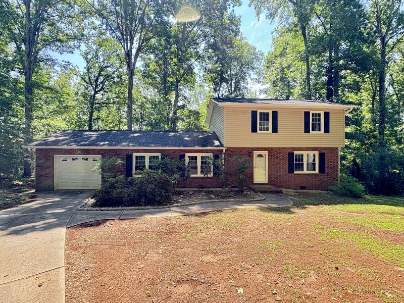 114 Lynwood Ct in Central, SC - Building Photo