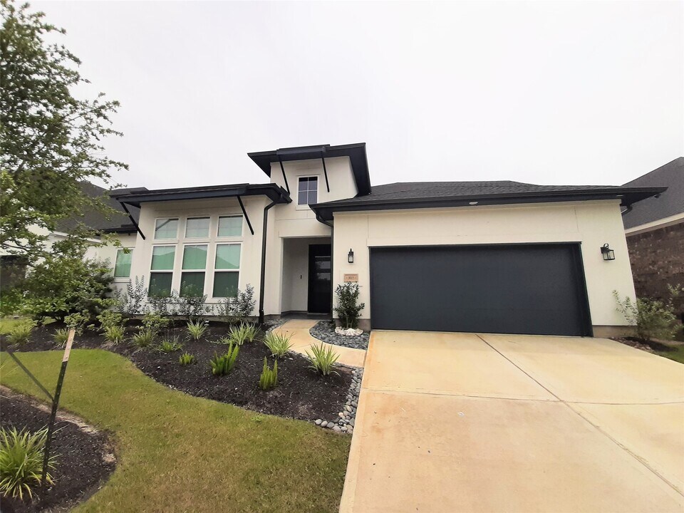 8015 Allston Vlg Trl in Spring, TX - Building Photo