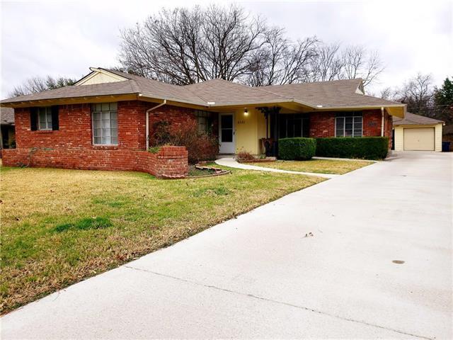 6520 St Moritz Ave in Dallas, TX - Foto de edificio - Building Photo