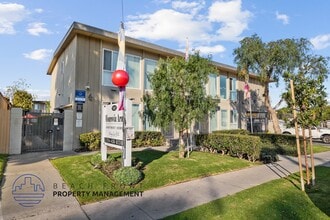 1887 Monrovia in Costa Mesa, CA - Foto de edificio - Building Photo