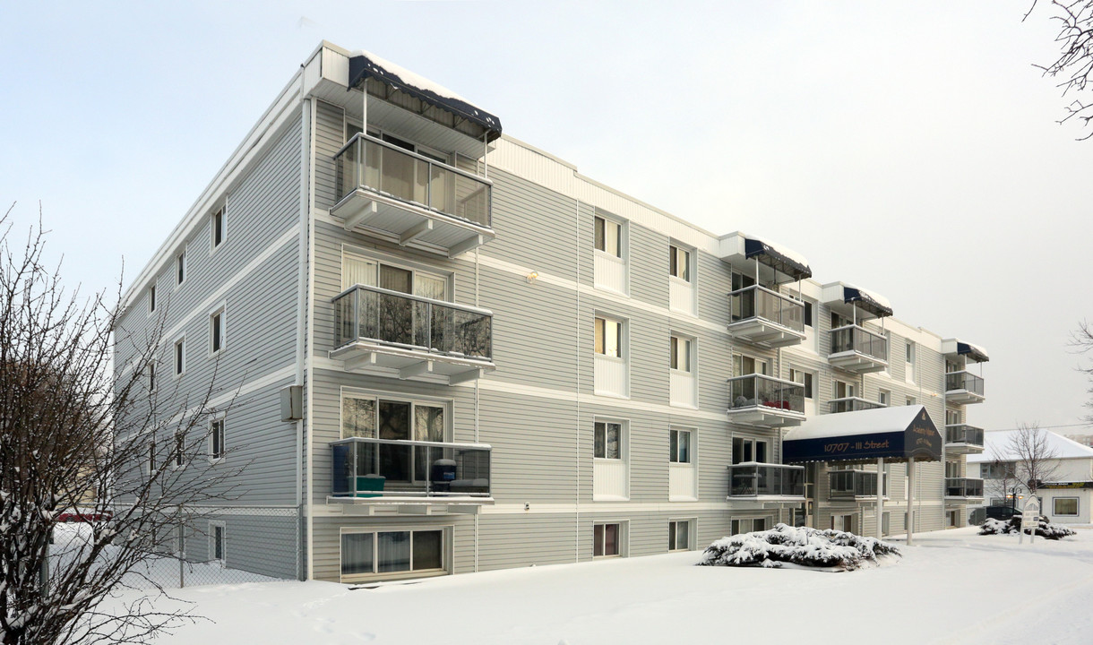 Academy Manor Apartments in Edmonton, AB - Building Photo