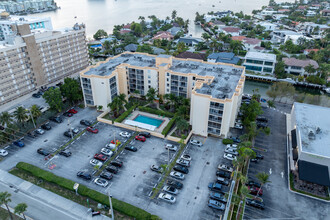 Bayswater Court Condominium in North Miami Beach, FL - Building Photo - Building Photo