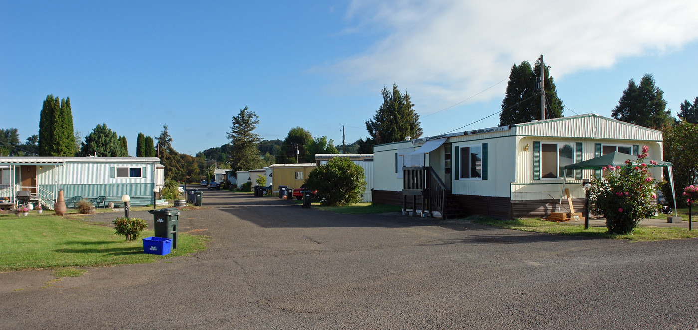 3998 Franklin Blvd in Eugene, OR - Building Photo