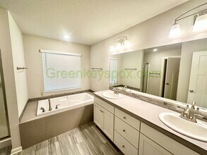 23119 NE Sockeye St in Wood Village, OR - Building Photo - Building Photo