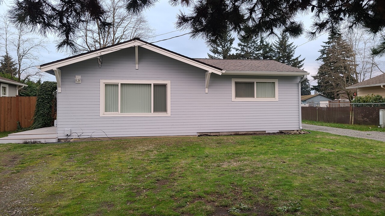 212 163rd St S in Spanaway, WA - Building Photo