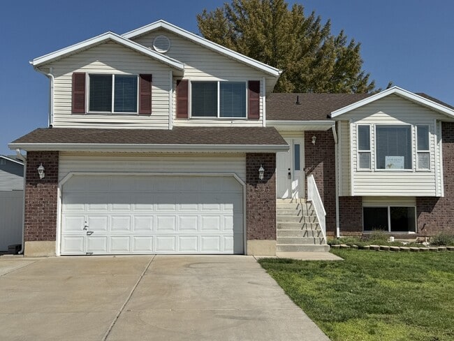 property at 2022 N 850 W