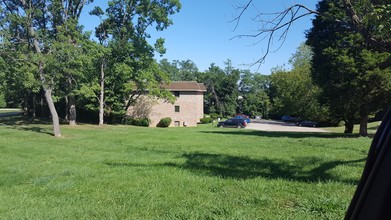 Wooddale Apartments in Fort Mitchell, KY - Building Photo - Building Photo