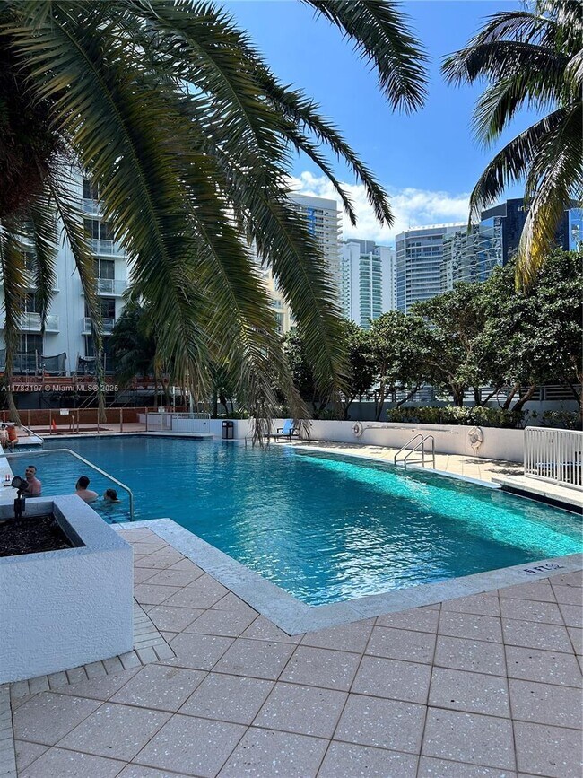 1050 Brickell Ave, Unit 3504 in Miami, FL - Building Photo - Building Photo