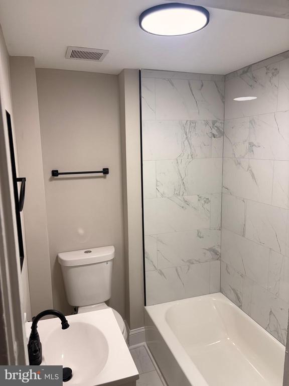 2913 Parkwood Ave in Baltimore, MD - Building Photo - Building Photo