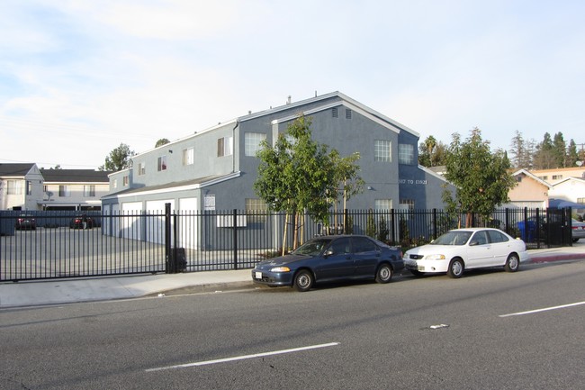 Leffingwell Townhouse Apartments in Whittier, CA - Building Photo - Building Photo