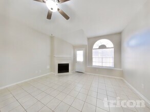 18707 Singing Woods Dr in Humble, TX - Foto de edificio - Building Photo