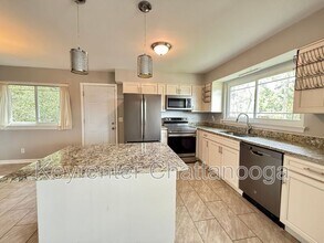 7813 Holiday Hills Cir in Chattanooga, TN - Foto de edificio - Building Photo