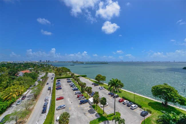 880 NE 69th St in Miami, FL - Building Photo - Building Photo