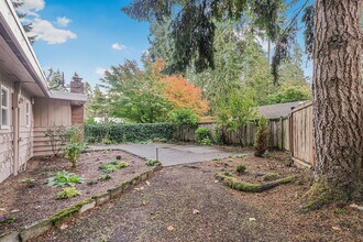 1126 NE 197th Ct in Shoreline, WA - Building Photo - Building Photo