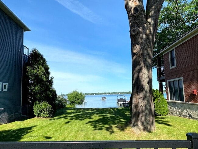 3115 Cass Lake Ave in Keego Harbor, MI - Building Photo - Building Photo