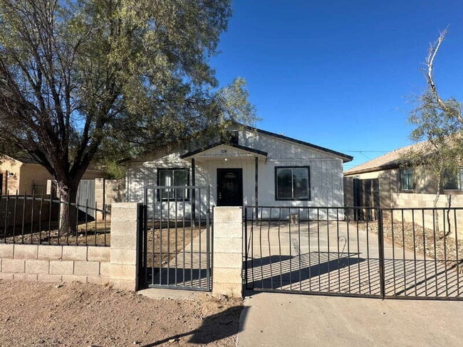 property at 324 W Martin Luther King Jr St