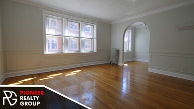 546 W Surf St, Unit #546-S2 in Chicago, IL - Building Photo - Building Photo