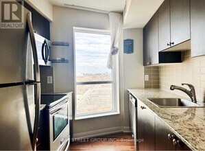 151 Village Green Square in Toronto, ON - Building Photo - Building Photo