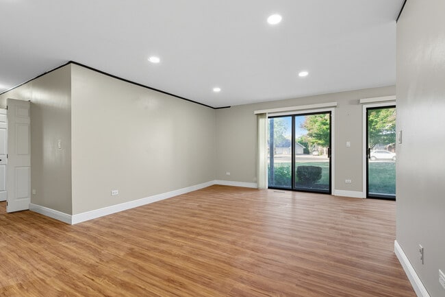 630 Cumberland Trail in Roselle, IL - Building Photo - Building Photo