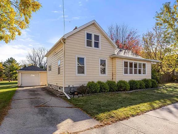 1726 Iowa St in Oshkosh, WI - Building Photo - Building Photo