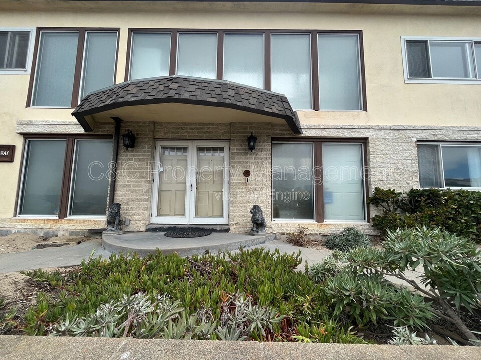 1 Beach Way in Monterey, CA - Building Photo