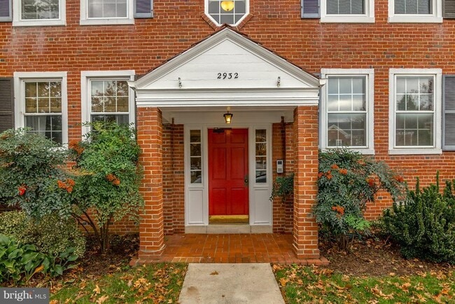 property at 2932 S Buchanan St
