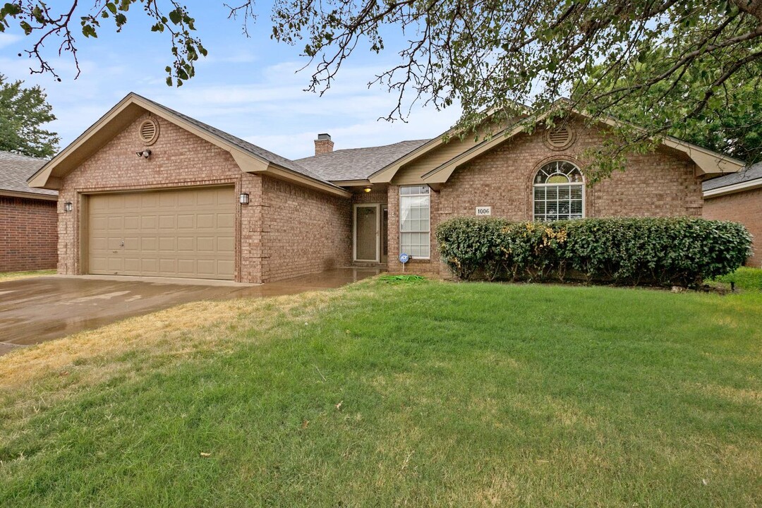 1006 Kewanee Ave in Lubbock, TX - Building Photo