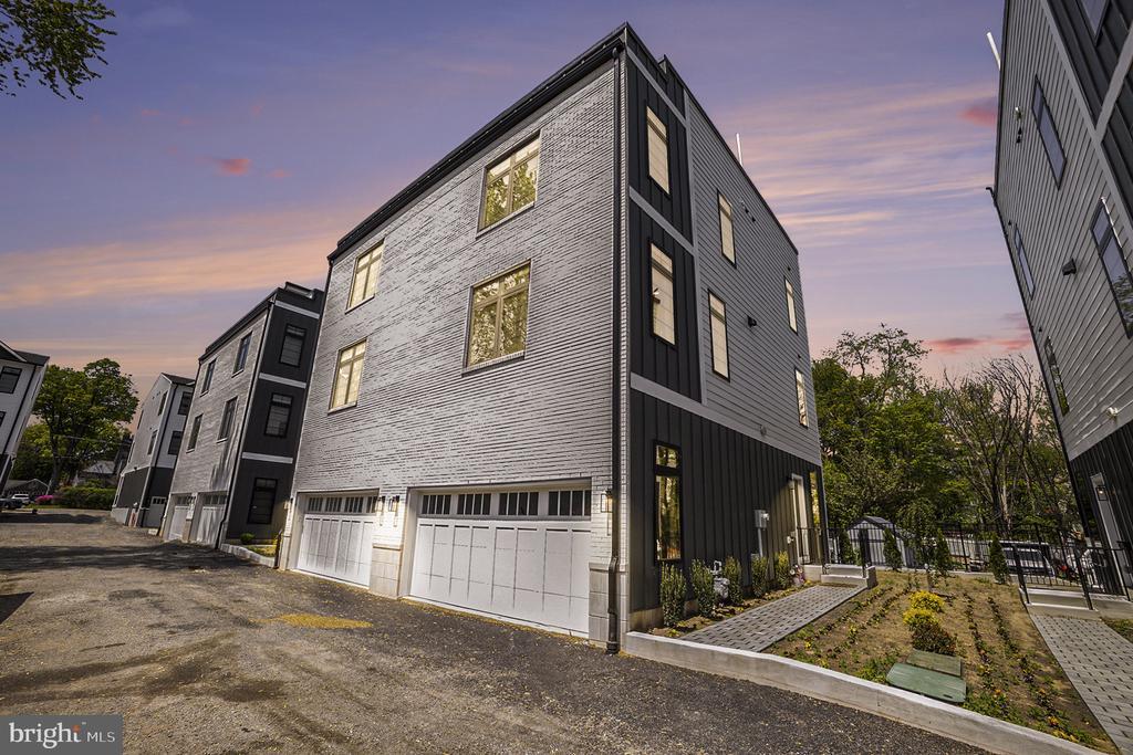 203 Wigard Ave in Philadelphia, PA - Building Photo
