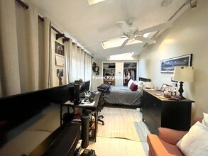 83 E Brookline St, Unit G in Boston, MA - Building Photo - Building Photo